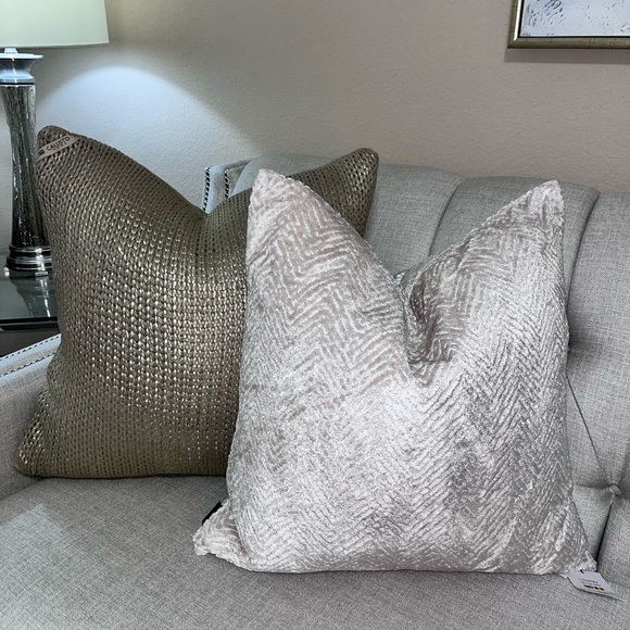 1-CALDEIRA CUT VELVET DESIGN DECORATIVE PILLOW (Read description for detail ) - Picture 6 of 17